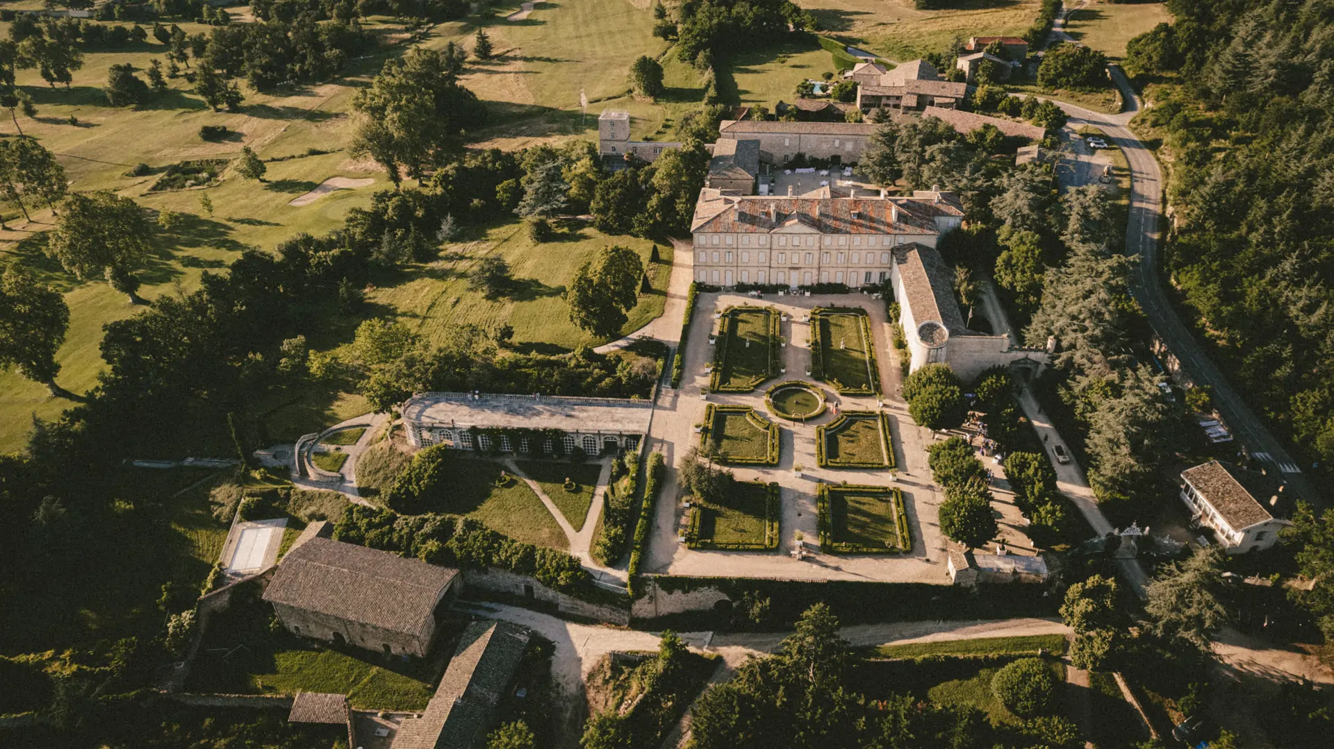 drone chateau jardin gourdan mademoiselle r monsieur p photographe videaste annonay ardeche