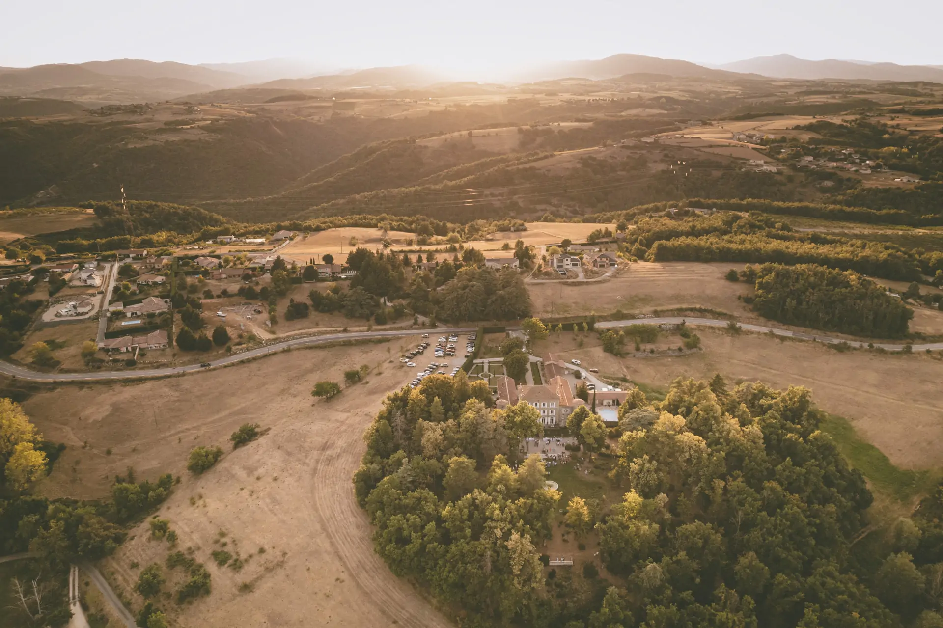 drone vue de haut coucher de soleil domaine mademoiselle r monsieur p photographe videaste annonay ardeche