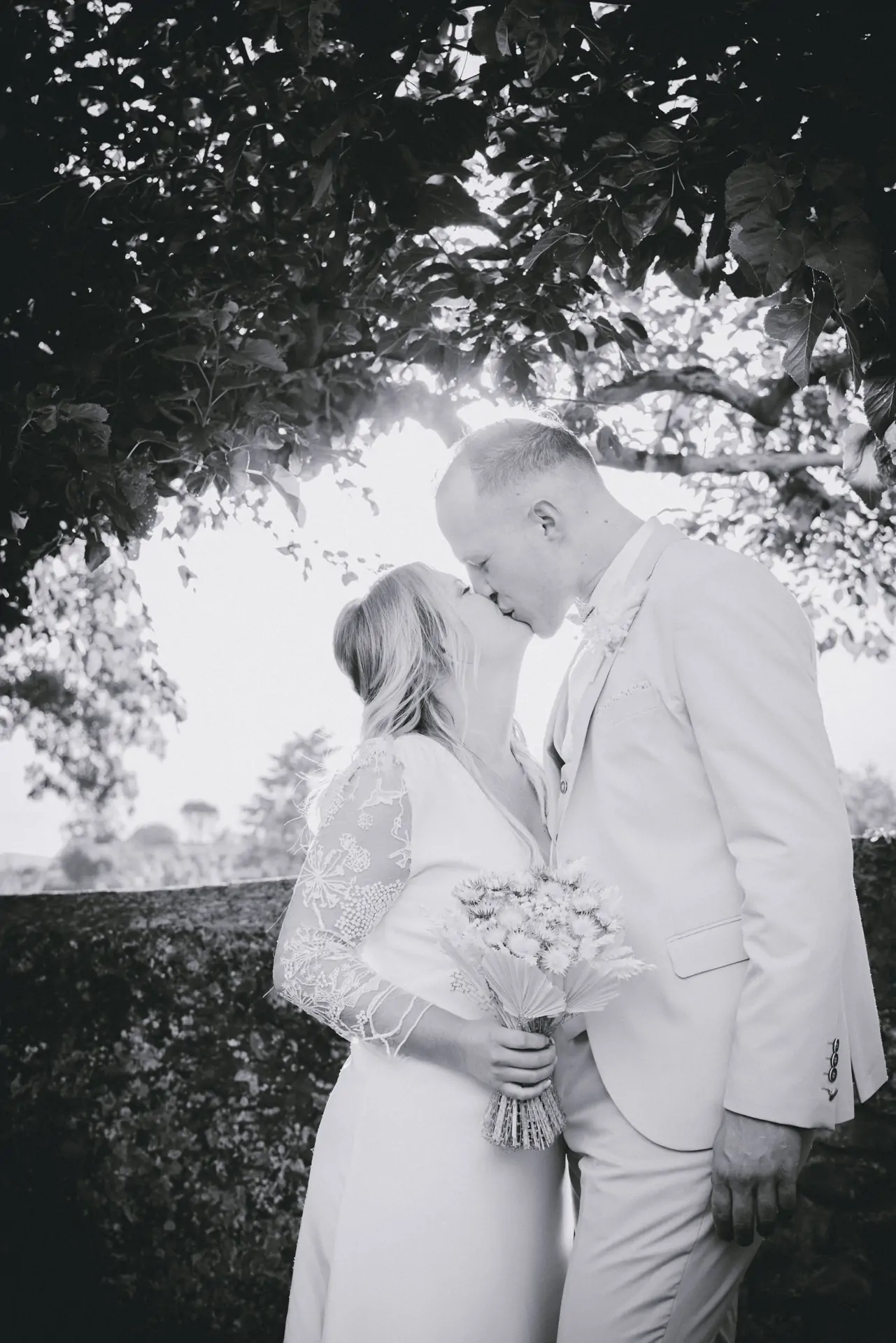 mariage couple mairie civil agnin noir blanc portrait mademoiselle r monsieur p photographe videaste annonay ardeche
