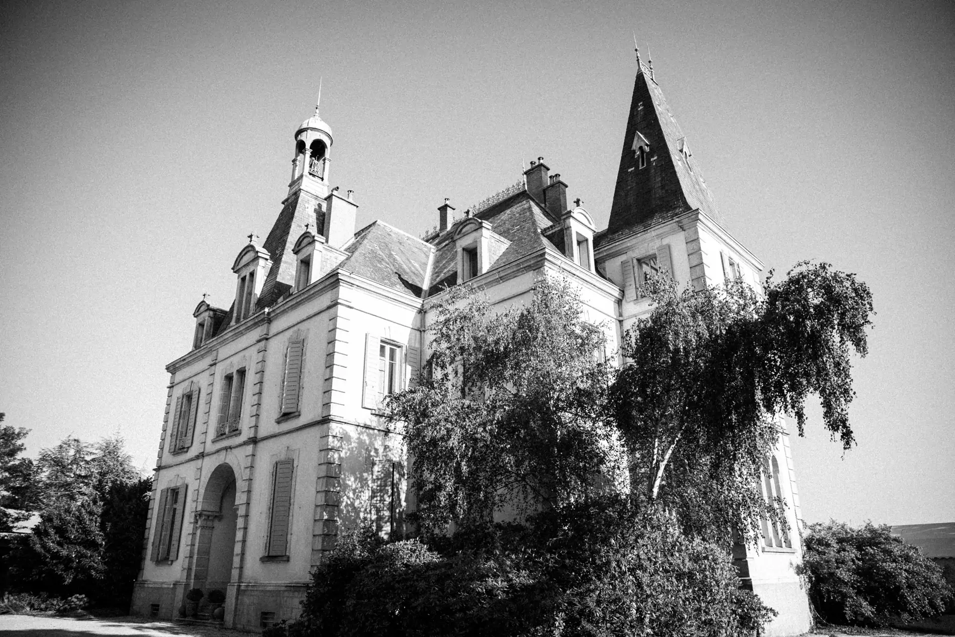 mariage noir blanc chateau reception mademoiselle r monsieur p photographe videaste annonay ardeche