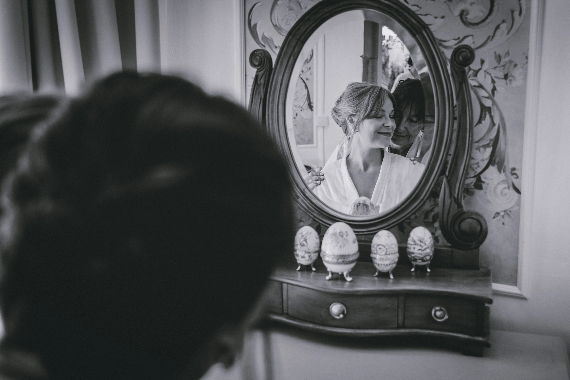mariage noir blanc habillage mere fille mademoiselle r monsieur p photographe videaste annonay ardeche.jpg
