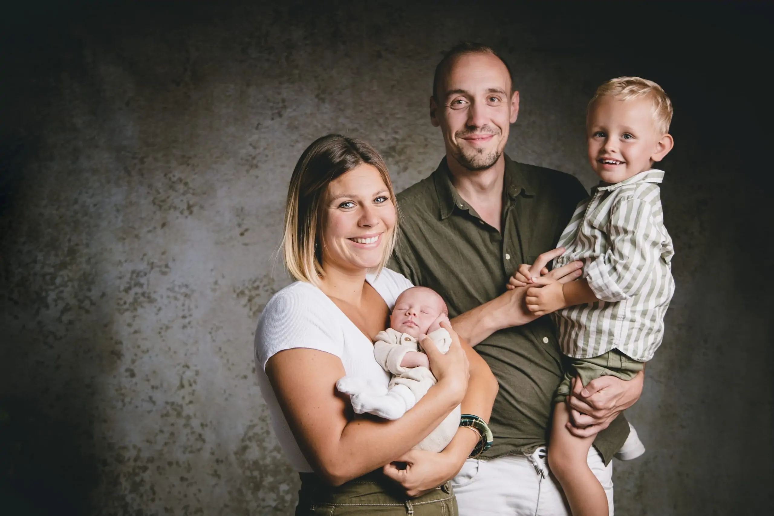 photographe naissance ardeche famille bebe enfant studio mademoiselle r monsieur p